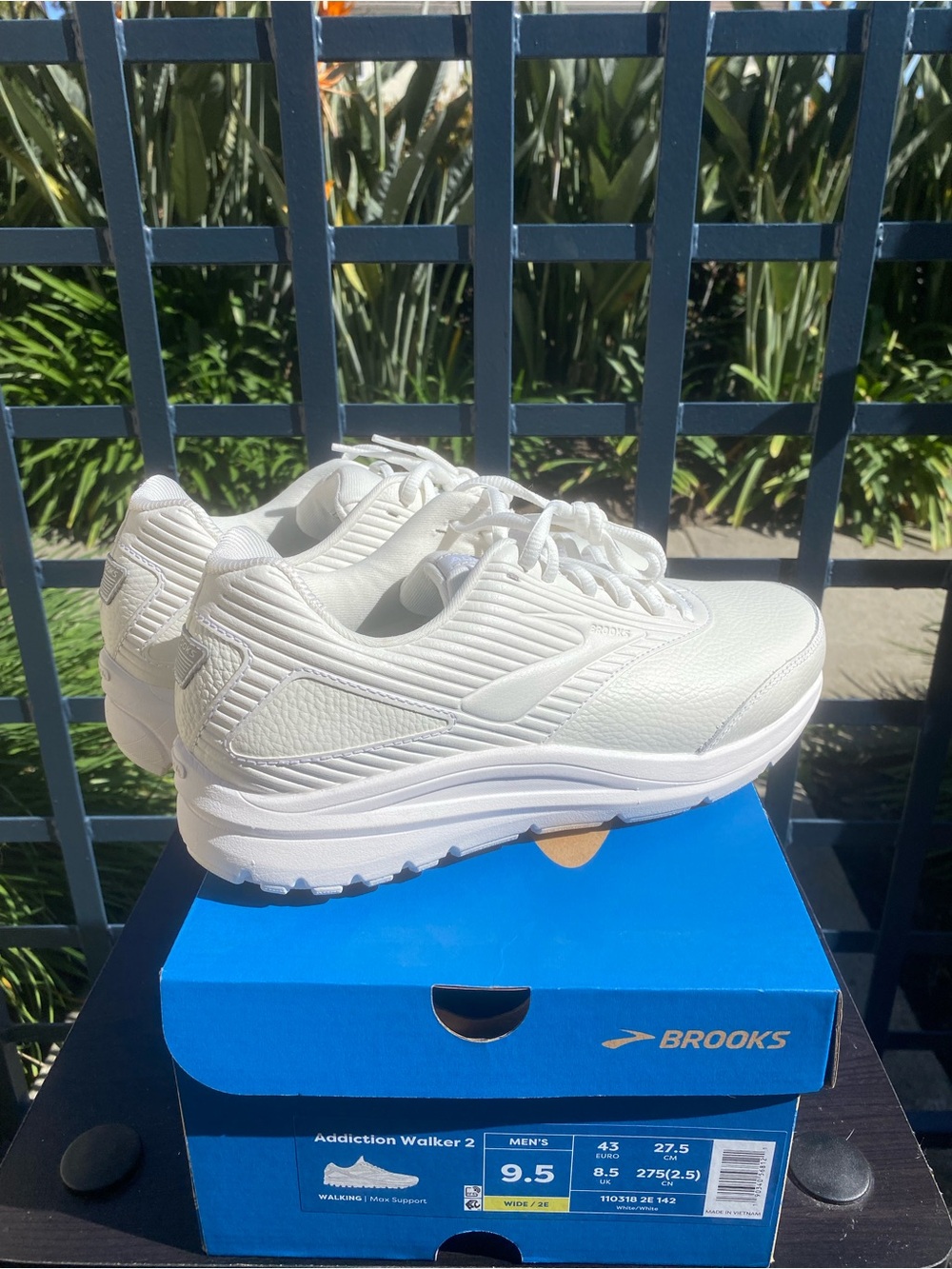 Brooks Addiction Walker 2 Mens 9.5 Wide White Leather Work Shoes NEW Max Support